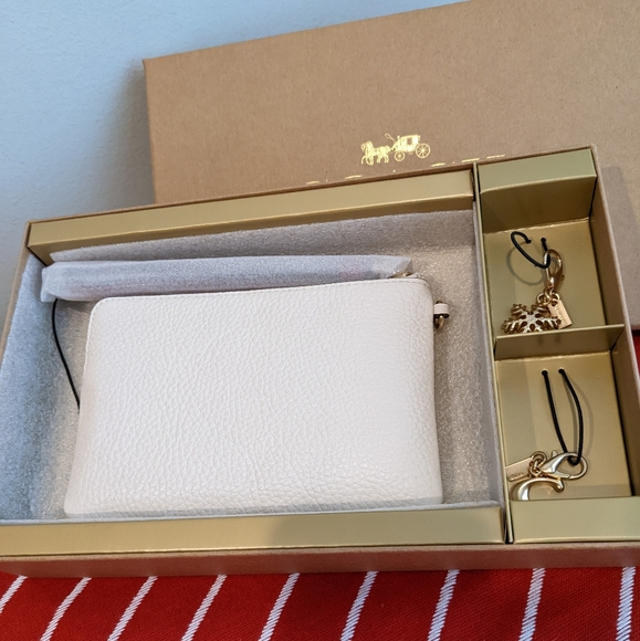 Boxed Corner Zip Wristlet With Bear Snowflake Motif, Two Charms - Picture 2 of 7